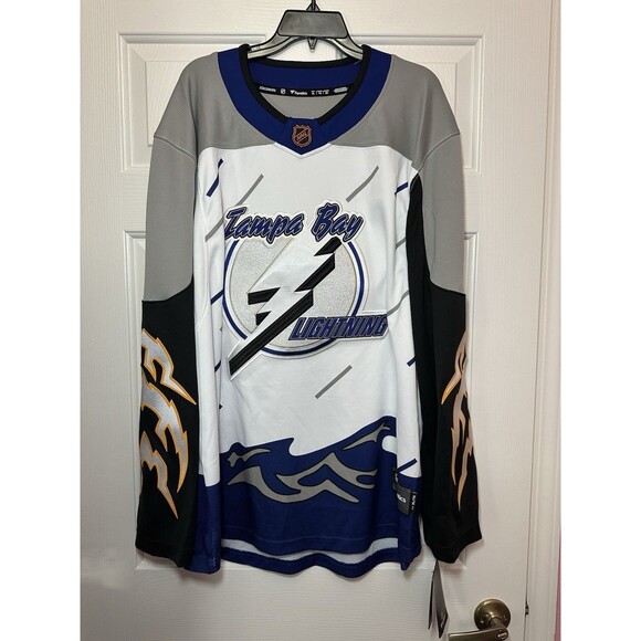 Size XL Fanatics Tampa Bay Lightning Reverse Retro 2.0 BNWT NHL Hockey Jersey - Picture 1 of 3